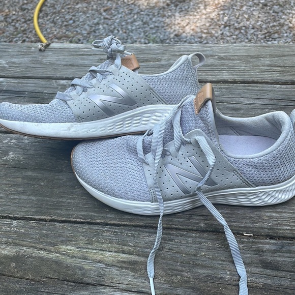 New Balance women’s fresh foam sport V1 shoe 7.5 - Picture 2 of 7